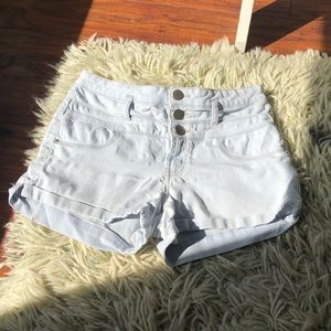No Boundaries Mid rise jean shorts light wash